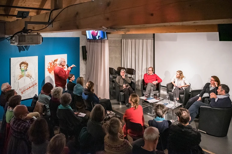 Impressionen der Podiumsdiskussion "Willkommenskultur: Was können Freiwillige besser als der Staat?"; 11.12.2018; Polit-Forum Bern; Foto: Susanne Goldschmid
