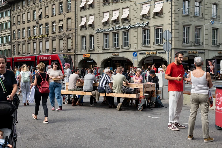 rollender Tisch Stadt Bern
© Danielle Liniger